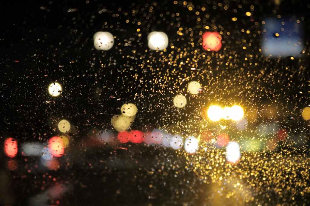 Imagery:Rainy night traffic